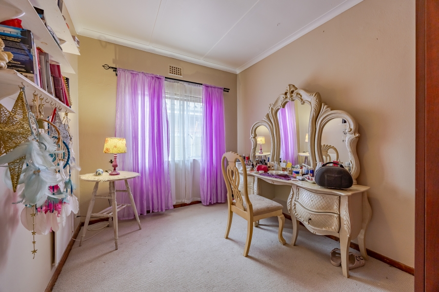 4 Bedroom Property for Sale in Oakdale Western Cape